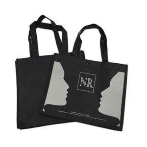 Bag with button