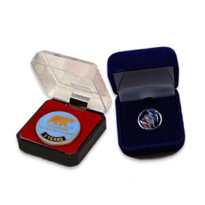Collar pin with box