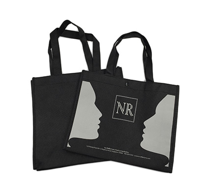 Bag with button